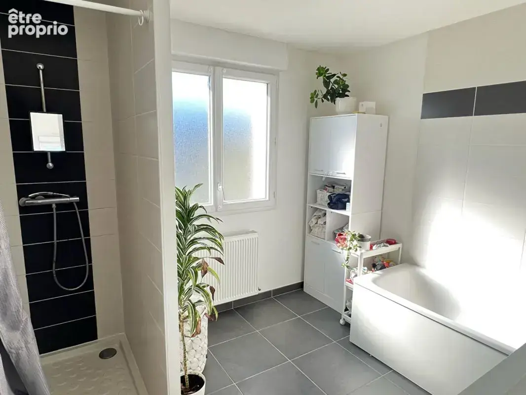 Maison familiale de 124 m² - 4 chambres - Construction récente de 2017 - photo 4