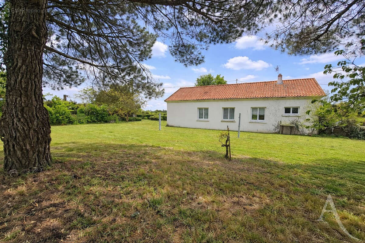 Maison à LEGE