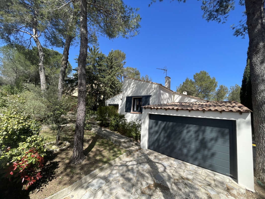 Maison à SAINT-CLEMENT-DE-RIVIERE