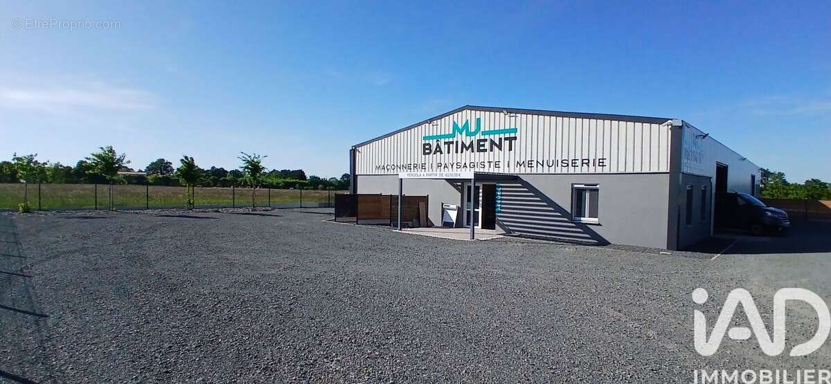 Appartement 385 m² à Bazoges-En-Paillers  - photo 2