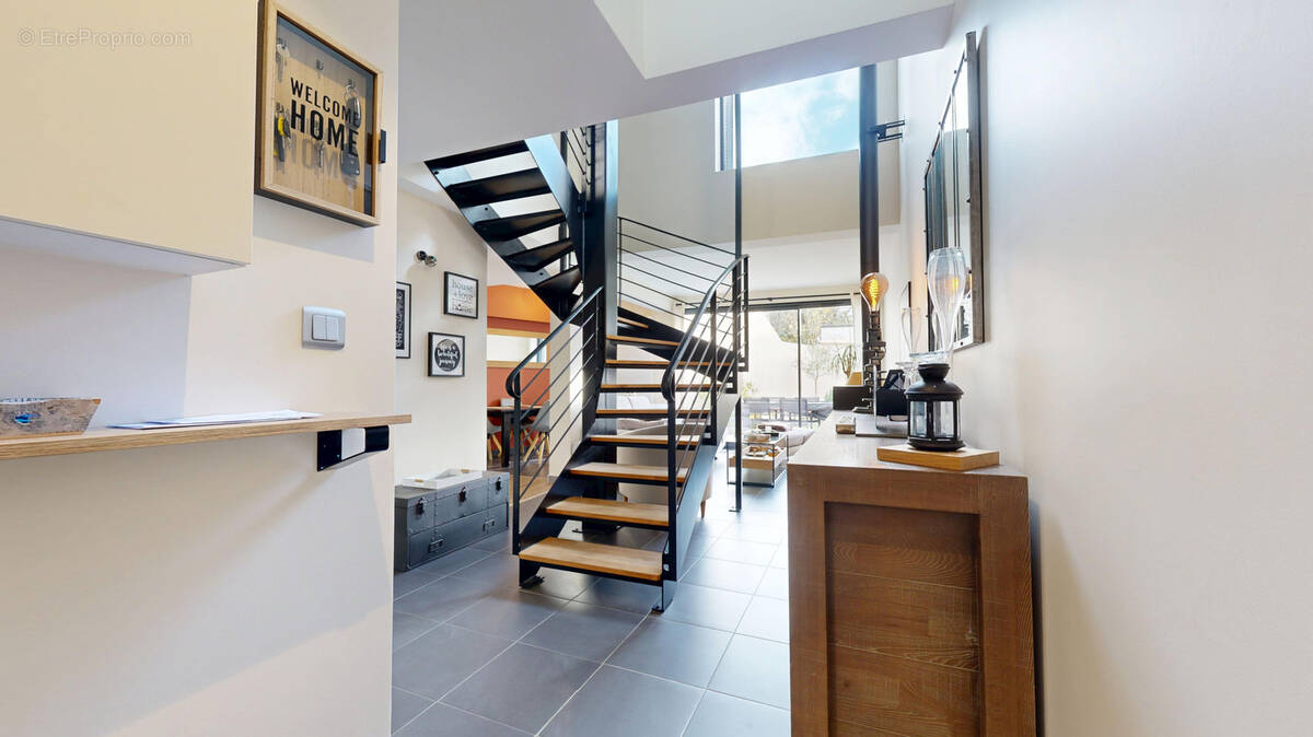 Maison à NEAUPHLE-LE-CHATEAU