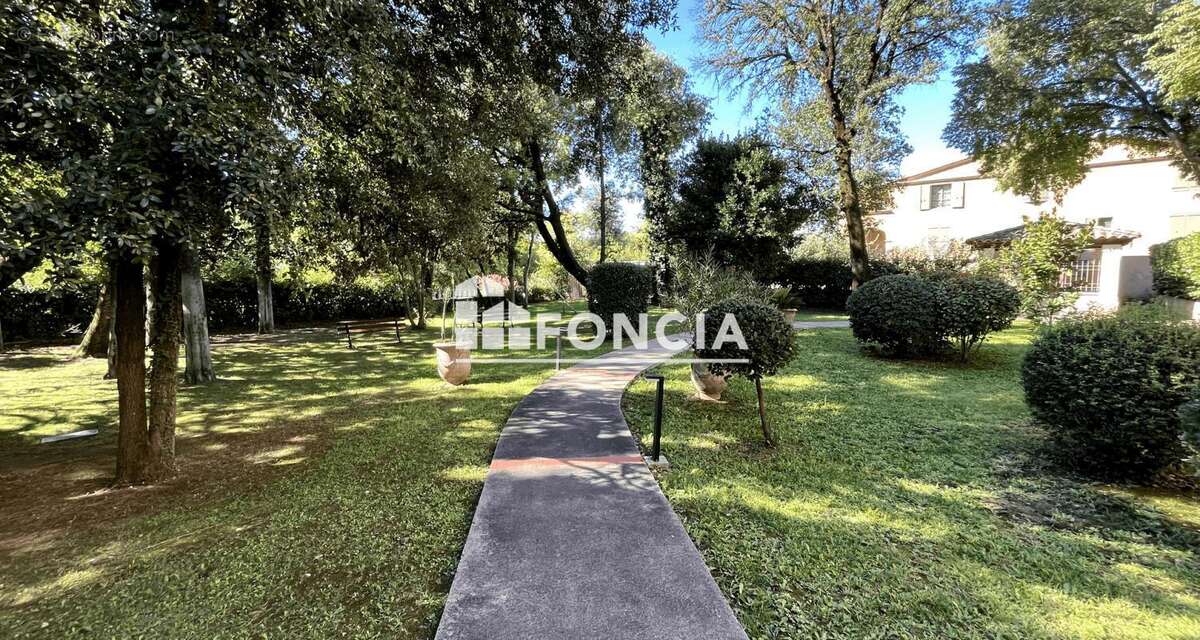 Uzès - Appartement T2 de 40 m² avec terrasse, piscine et garage - Idéal investisseur - photo 2