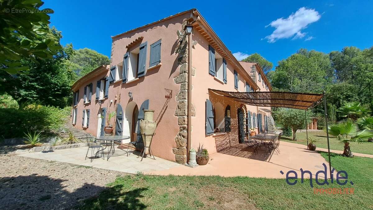 Maison à VILLECROZE