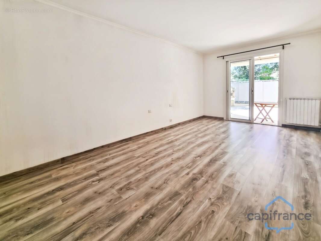 Maison de 212m² avec 6 pièces et une dépendance T2 - Terrain arboré de 800m² - Garage - Restinclières (34160) - photo 17