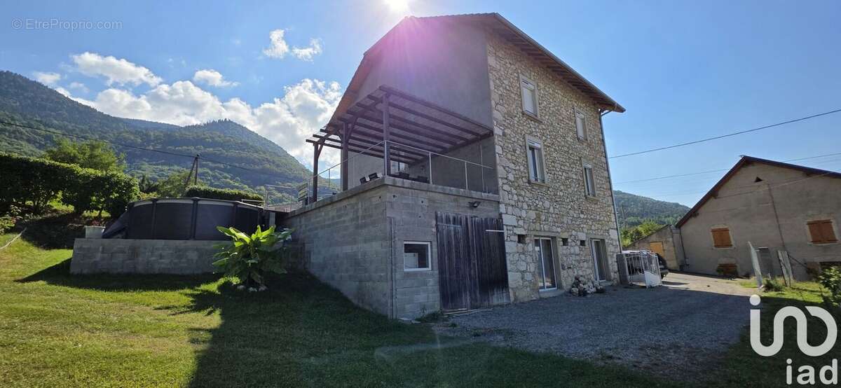 Photo 2 - Maison à CHAMPAGNE-EN-VALROMEY