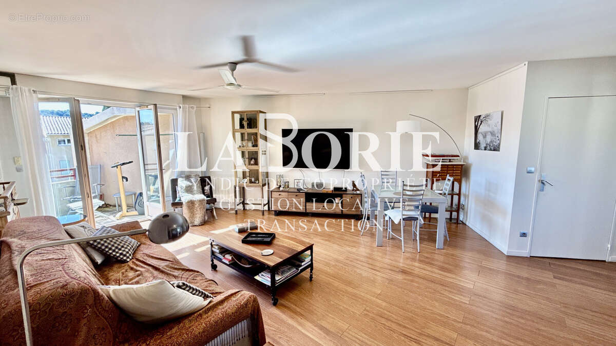 Appartement à VILLENEUVE-LES-AVIGNON