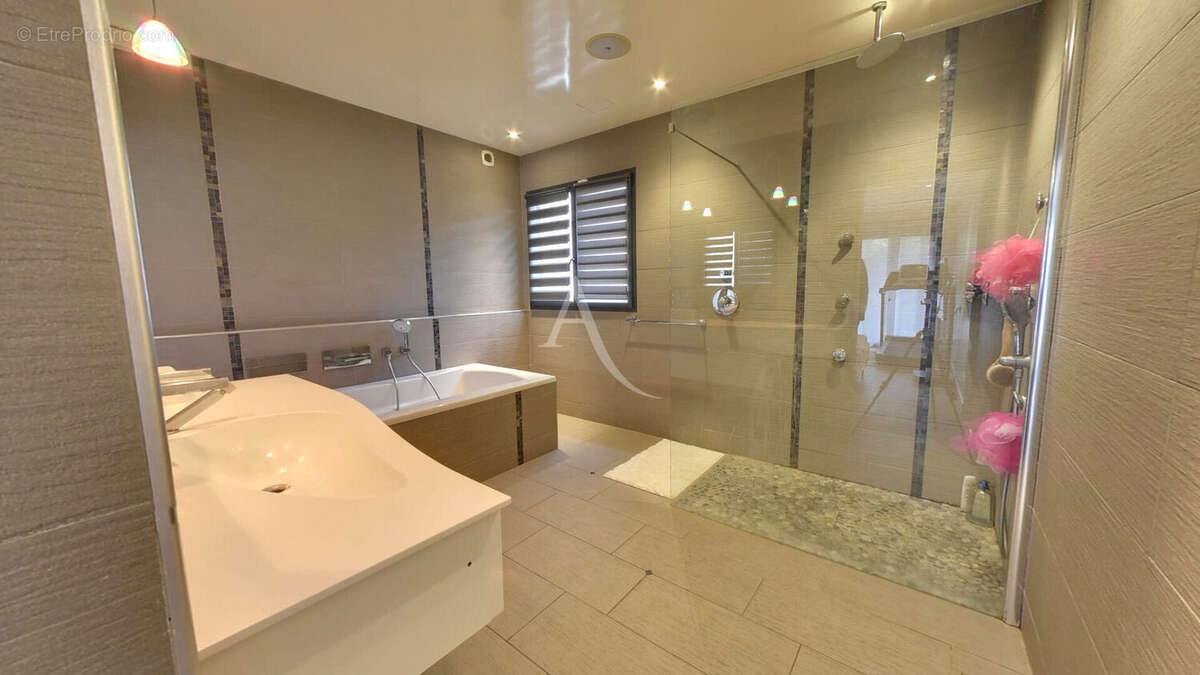 Maison à BRY-SUR-MARNE