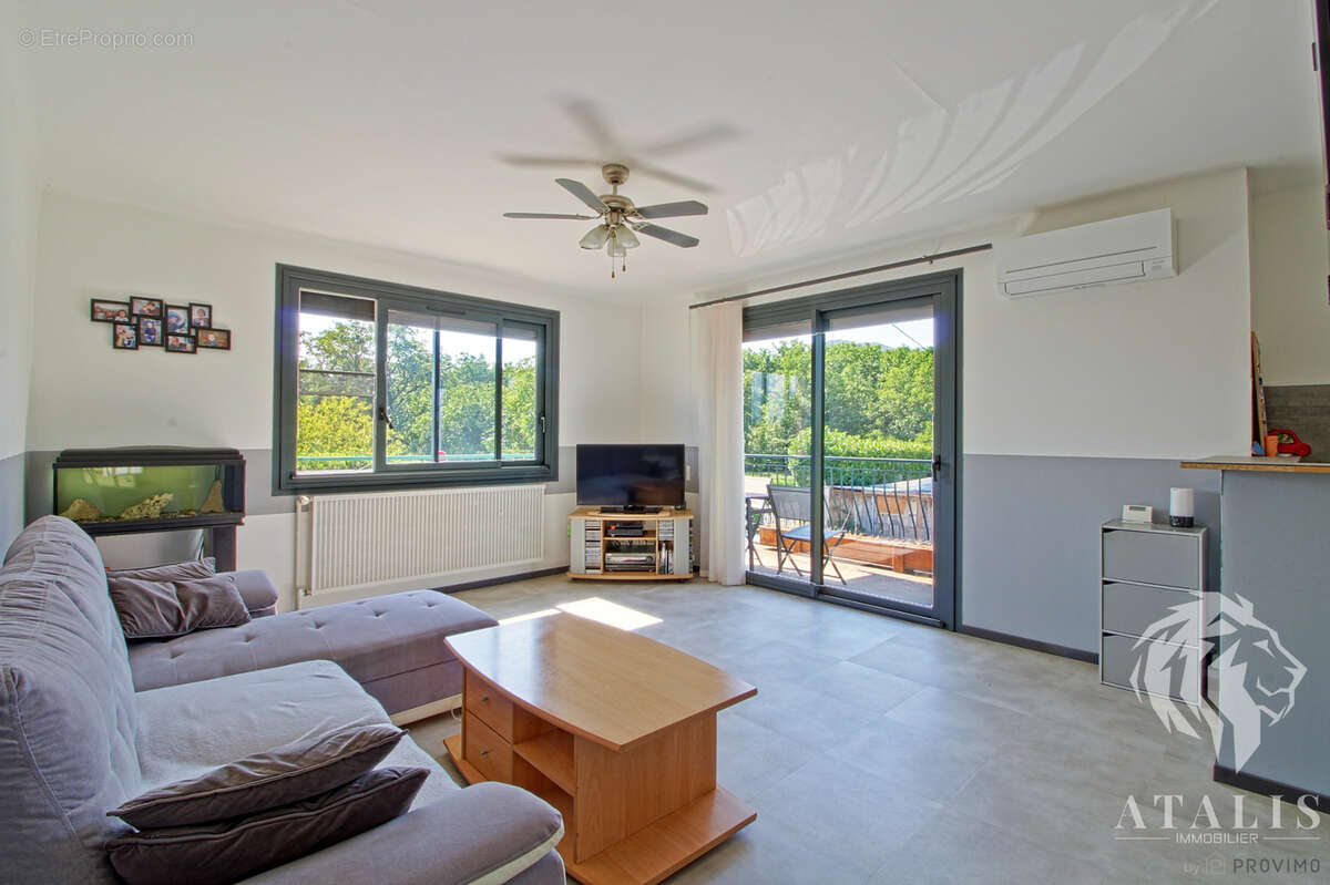 Maison à SAINT-HILAIRE-DU-ROSIER