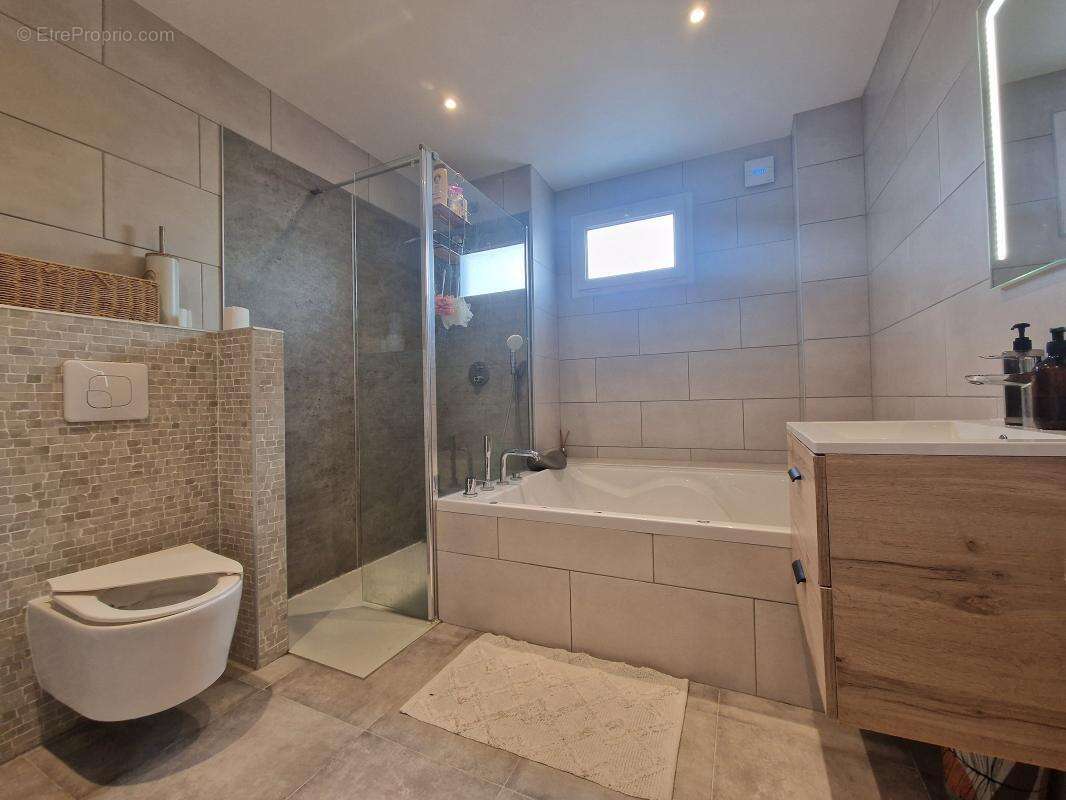 Maison à VAIRES-SUR-MARNE