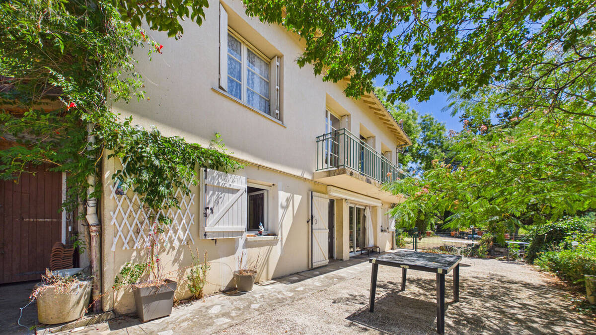 Maison à LARNAGOL