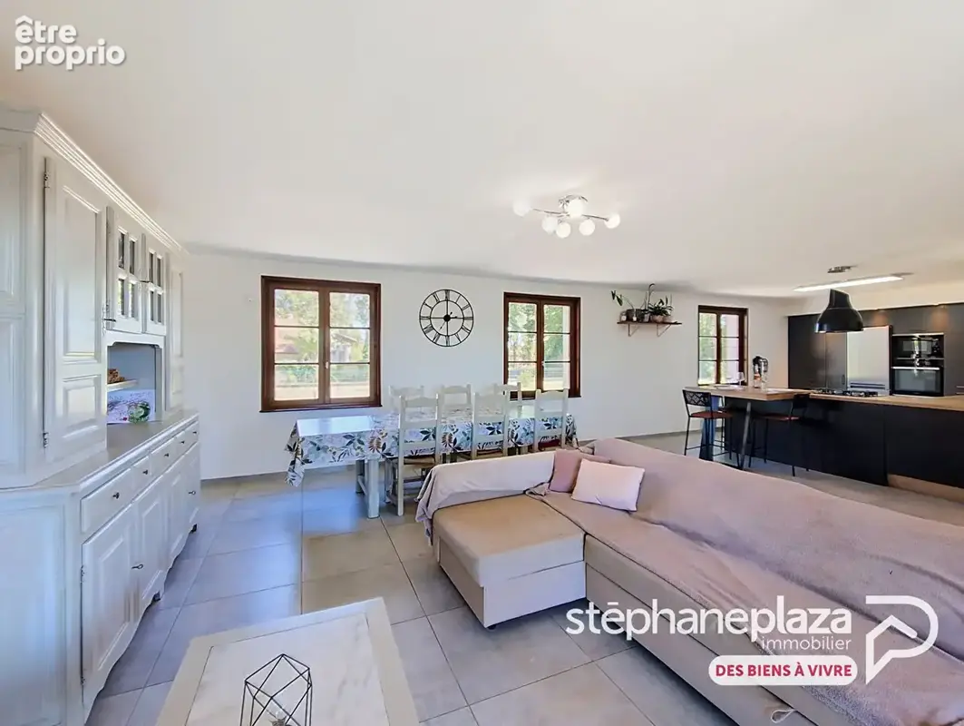 Maison plain-pied de115 m² - 3 chambres - nombreuses annexes et dépendances à CONFRANCON - photo 6