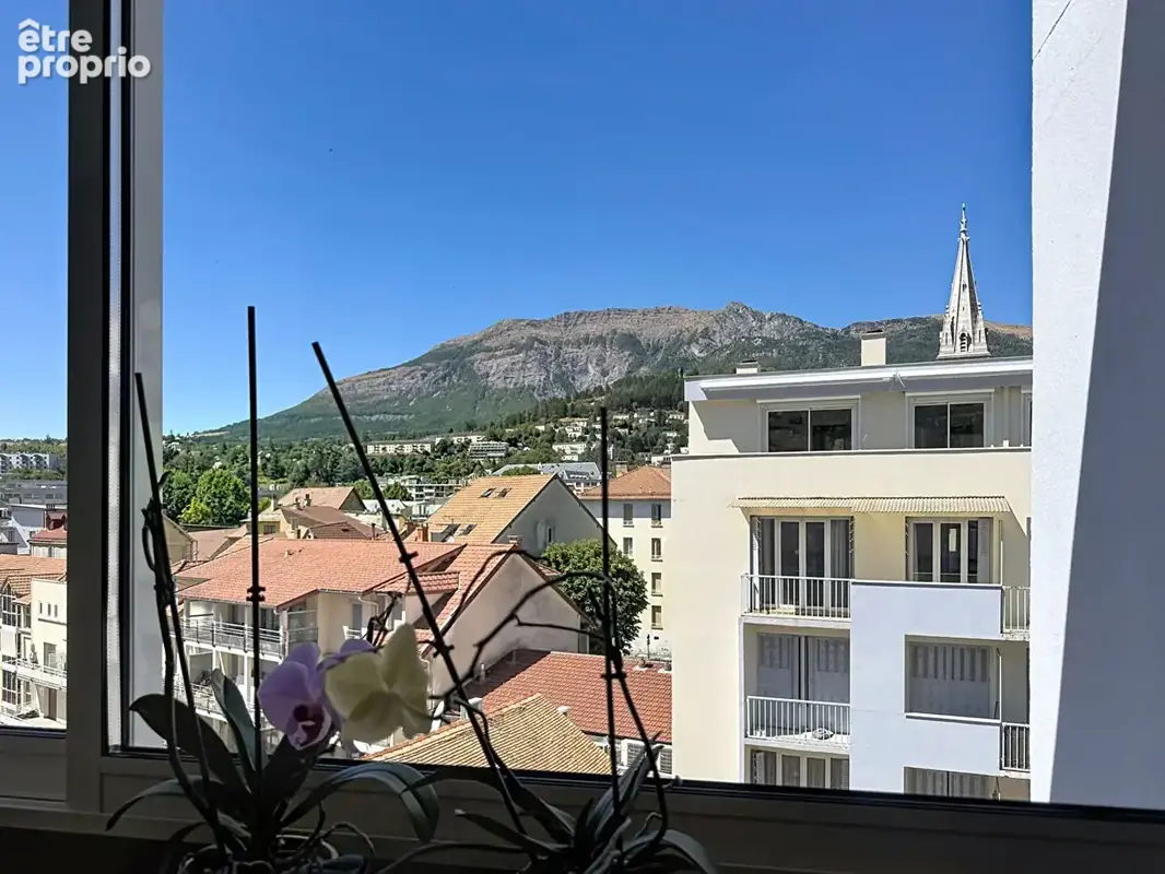 Gap - dernier étage avec ascenseur, vue charance & belles prestations ! - photo 5