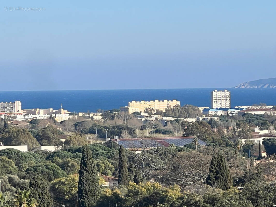 Appartement à BORMES-LES-MIMOSAS