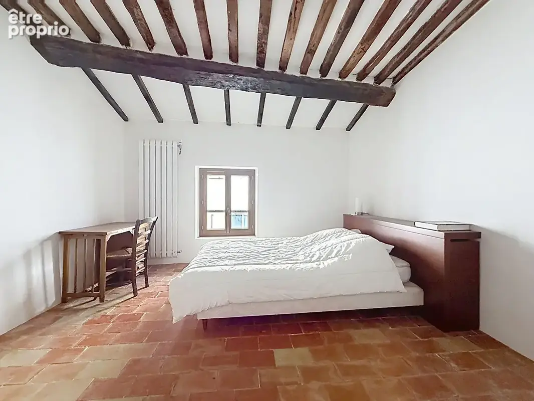CUCURON - Maison de village rénovée de 175 m² avec terrasses, annexe et caves - photo 11