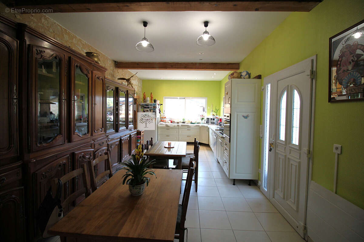 Maison à CHATEAU-L'EVEQUE