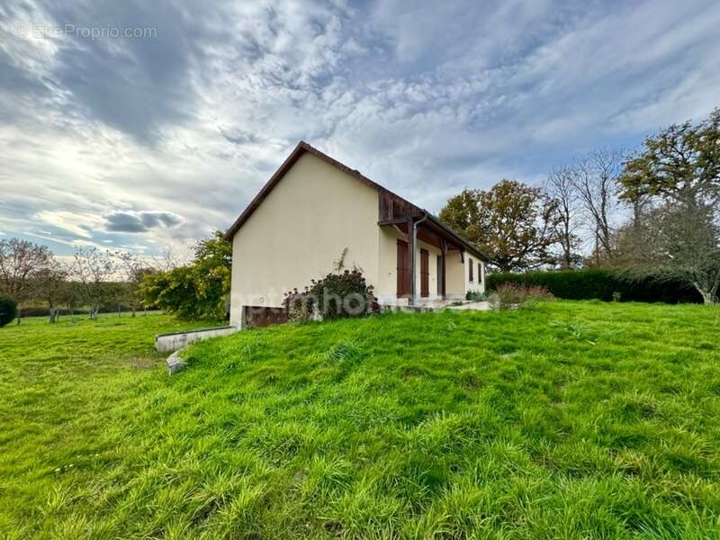 Maison à SAINT-SULPICE-LES-FEUILLES