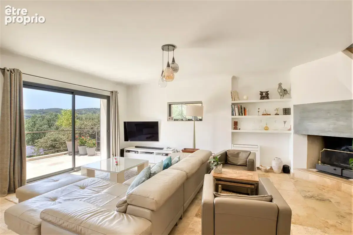 Maison 8 pièces 237 m² à vendre à Le Beausset (83330) - photo 2