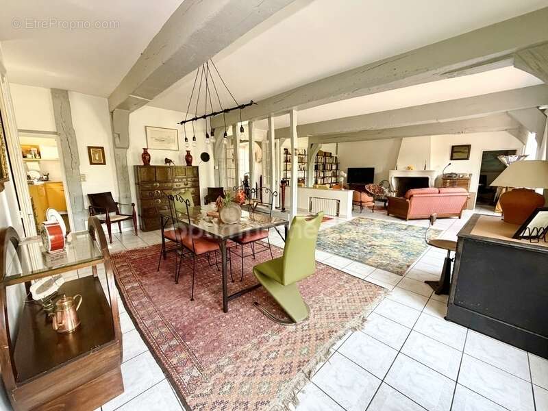 Demeure de caractère du XVIIe siècle rénovée avec élégance – Une adresse rare au cœur de la ville de Bernay (27300) - photo 5