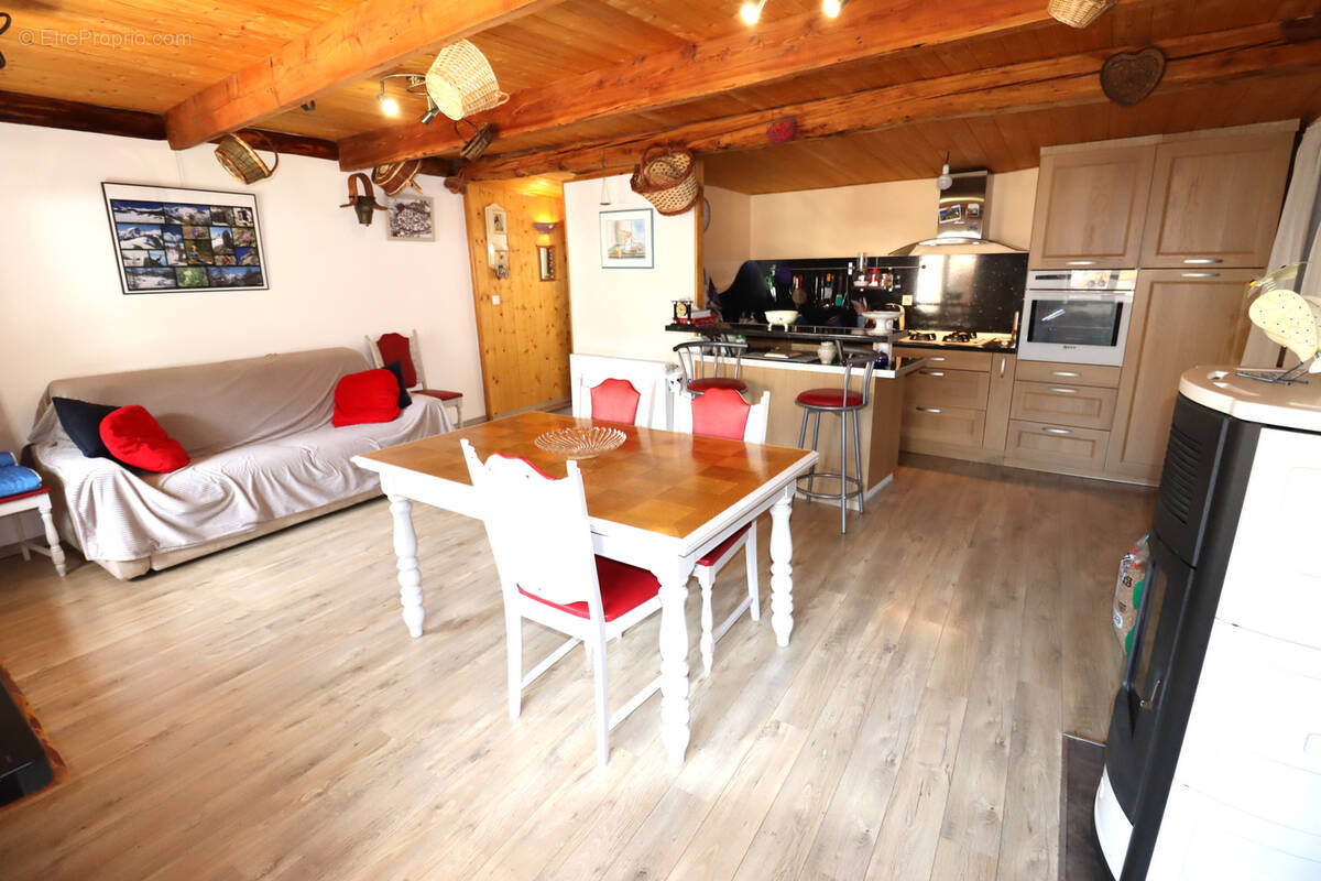 Appartement à COLMARS