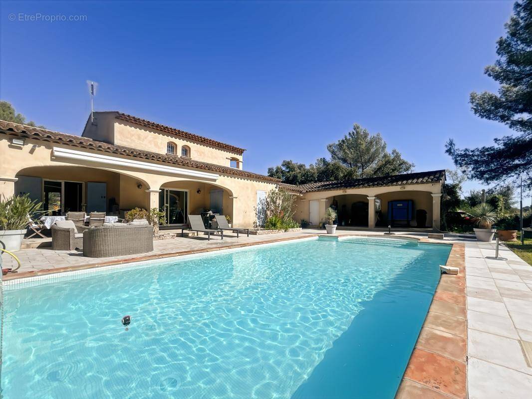 Maison à ROQUEBRUNE-SUR-ARGENS