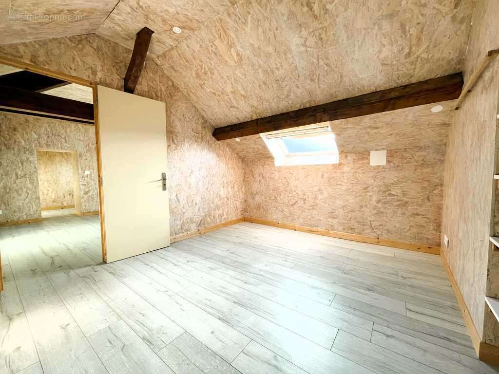 Maison + terrasse et KGB - photo 18