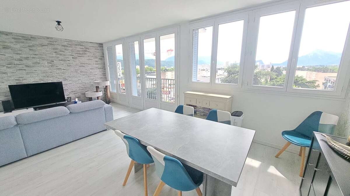 Appartement à LE PONT-DE-CLAIX