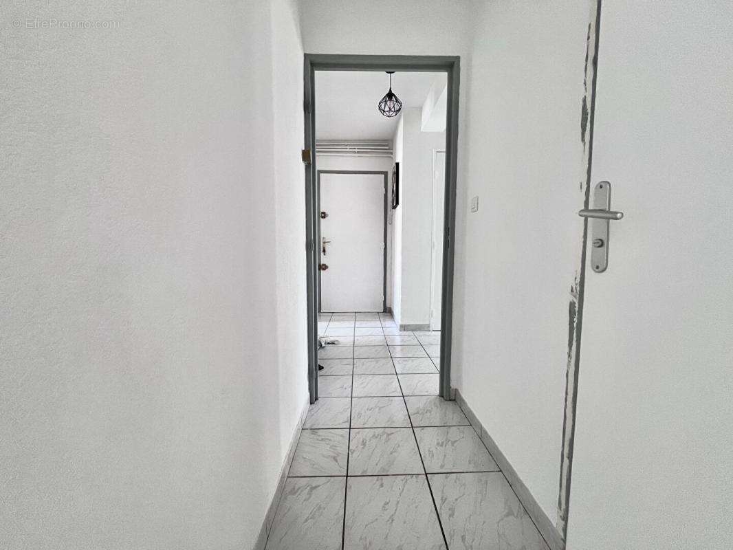 Magnifique appartement T3/T4 de 81 m2 au 4 ème sans ascenseur d'une petite copropriété aux faibles charges - photo 12