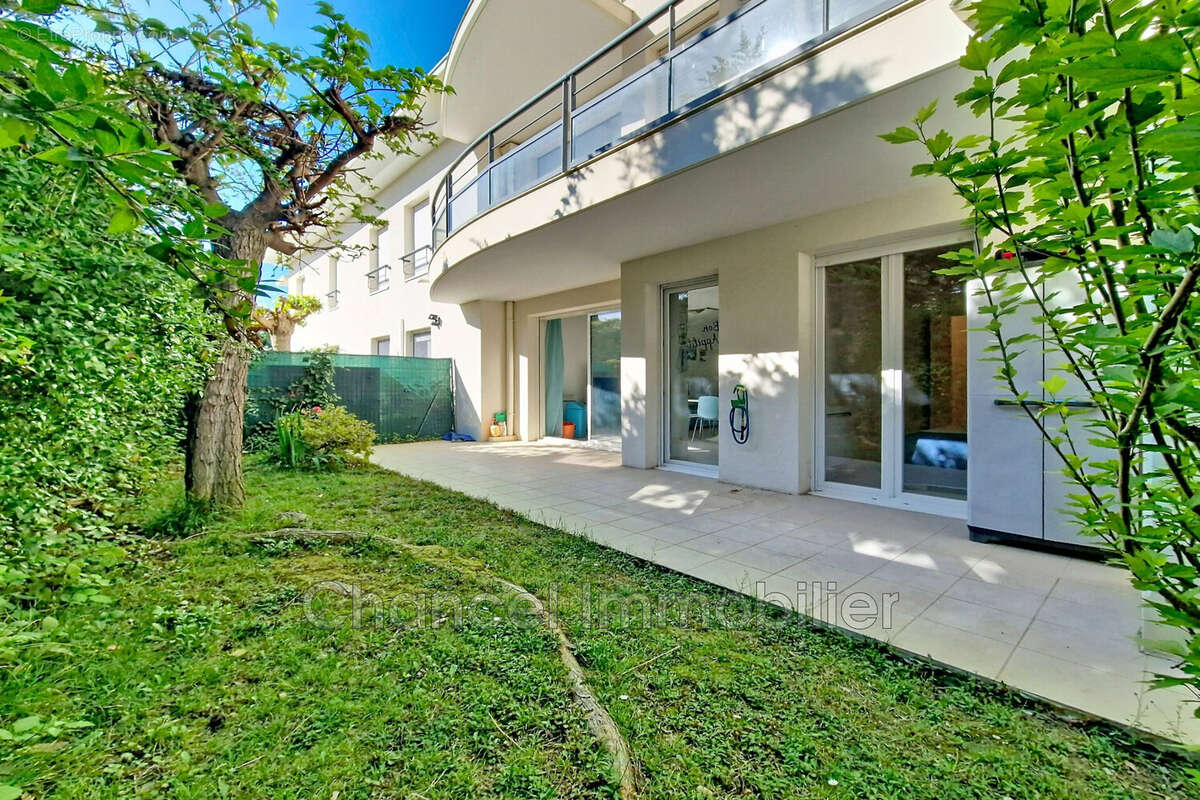 Appartement à SAINT-LAURENT-DU-VAR