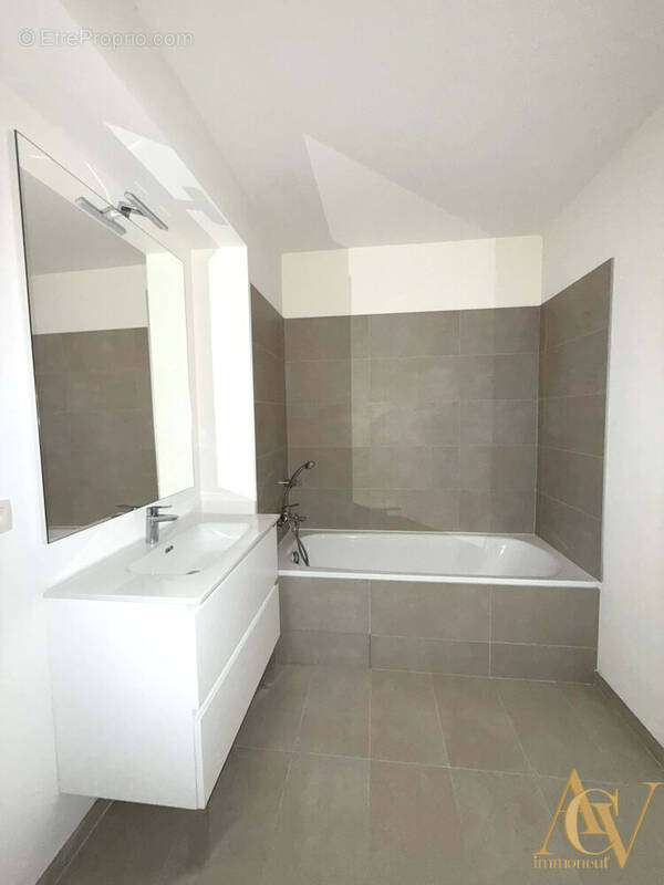 T3 Dernier étage Terrasse &amp; Vue Exceptionnelle 1 - Appartement à COGOLIN