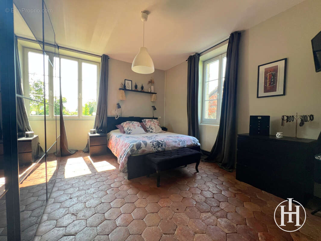 Maison à CHARENTON-DU-CHER