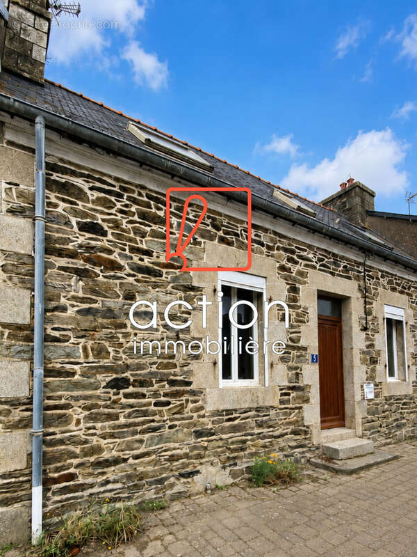 Maison à LA ROCHE-DERRIEN