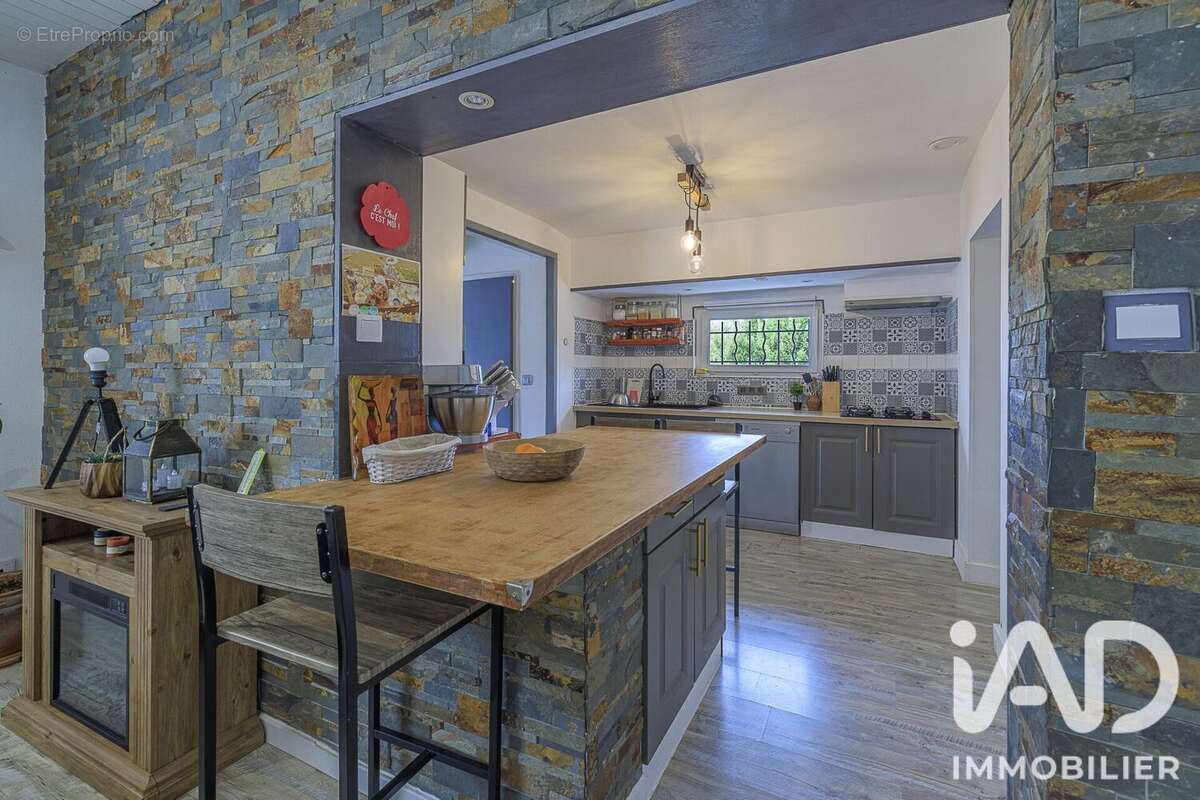 Maison 156 m² à Saint-Sauveur-De-Puynormand  - photo 7