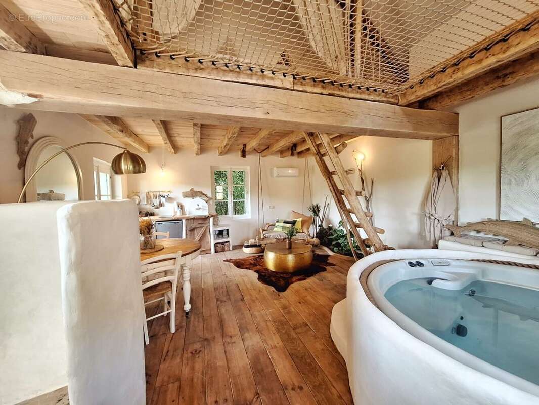 Maison à LA ROQUE-GAGEAC