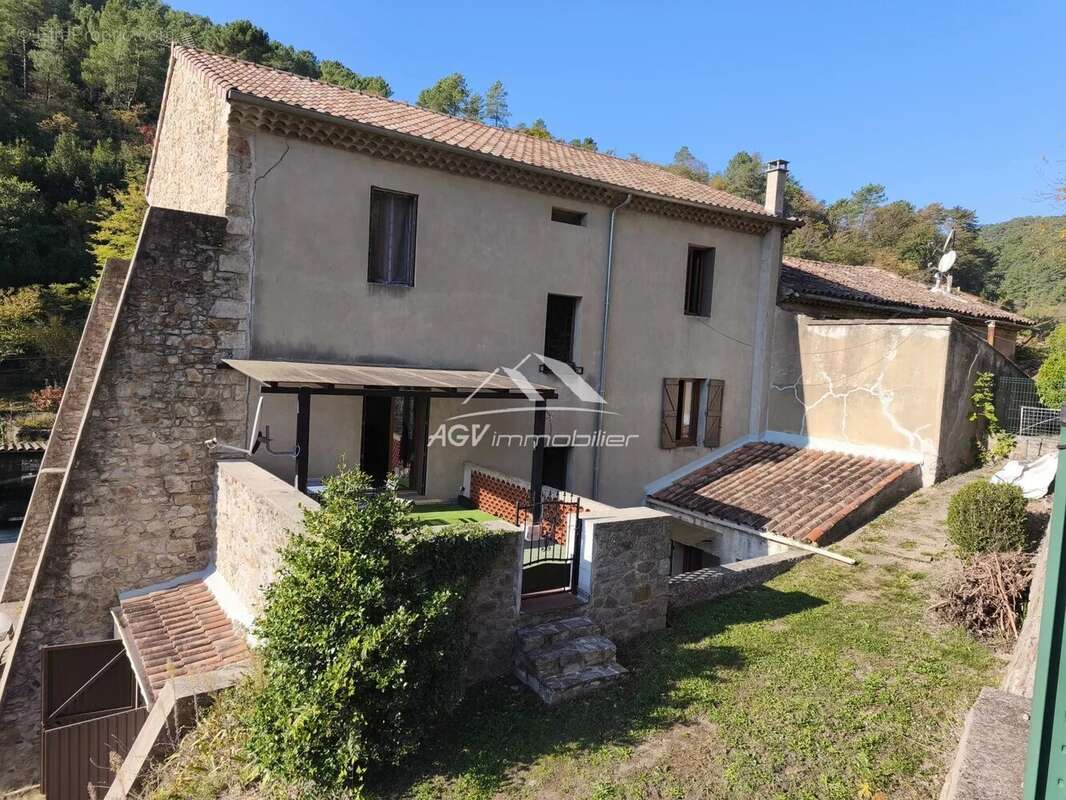 Appartement à ROBIAC-ROCHESSADOULE