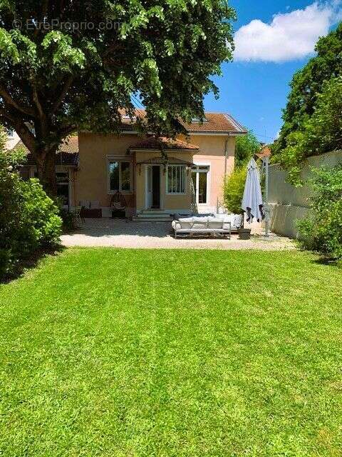 Maison à COLLONGES-AU-MONT-D&#039;OR