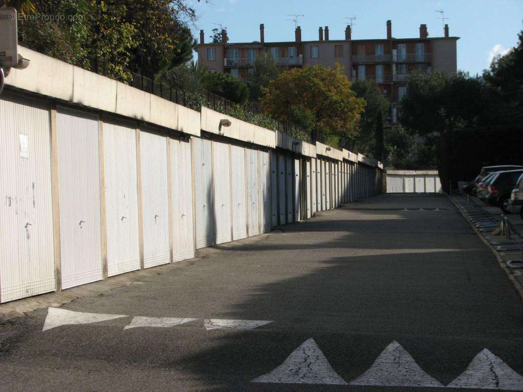 Parking à MARSEILLE-9E