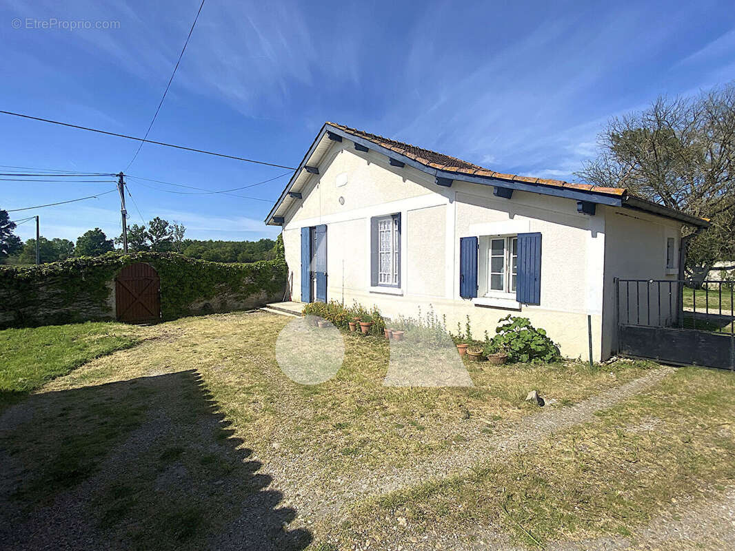 Maison à COUTRAS