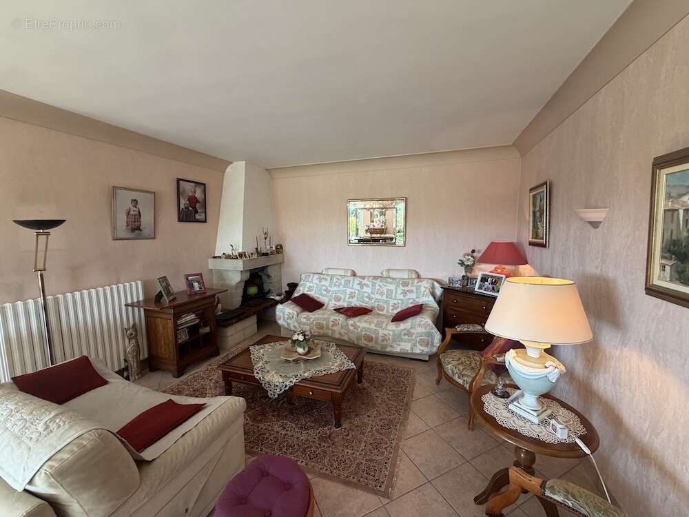 Belle villa de plain-pied avec piscine et vaste terrain – Secteu - photo 6