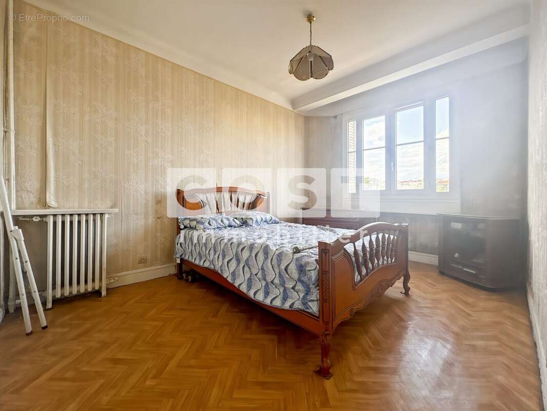 Appartement à LA GARENNE-COLOMBES