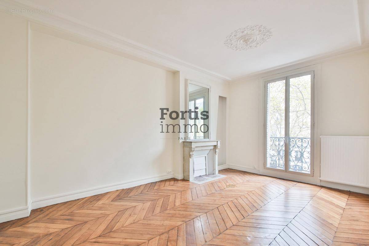 Appartement à PARIS-10E