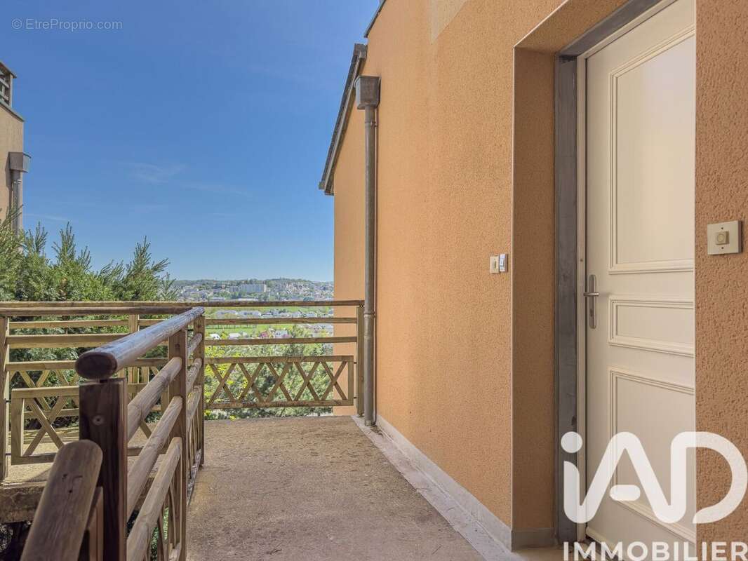 Photo 2 - Appartement à ONET-LE-CHATEAU