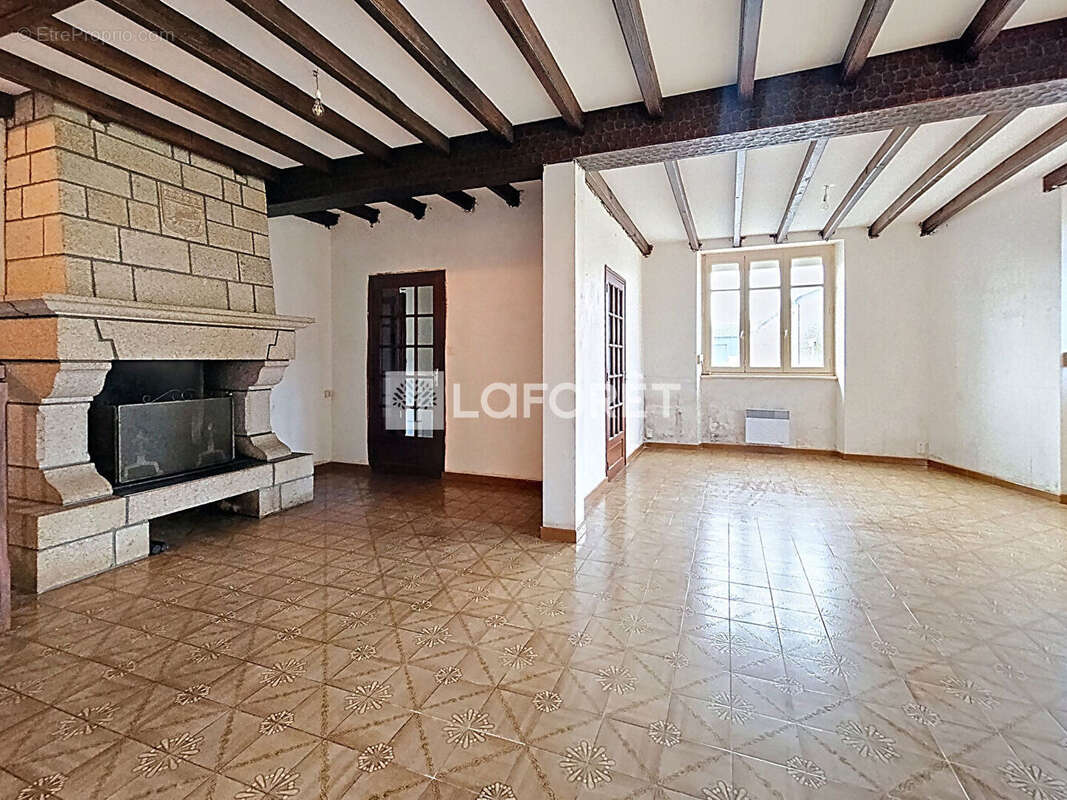 Maison à SAINT-MALO-DES-TROIS-FONTAINES