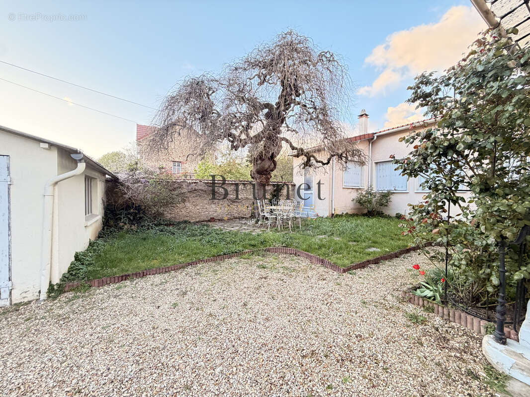 Maison à SAINT-MAUR-DES-FOSSES