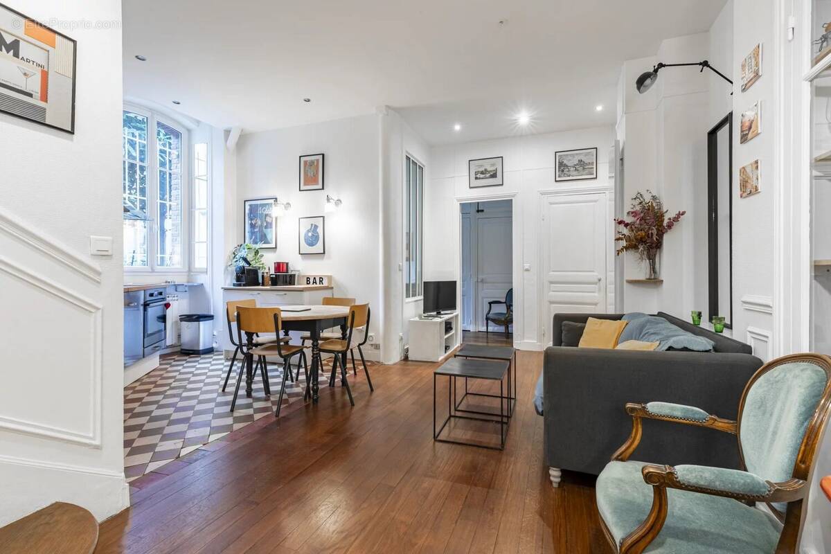 Appartement à PARIS-14E