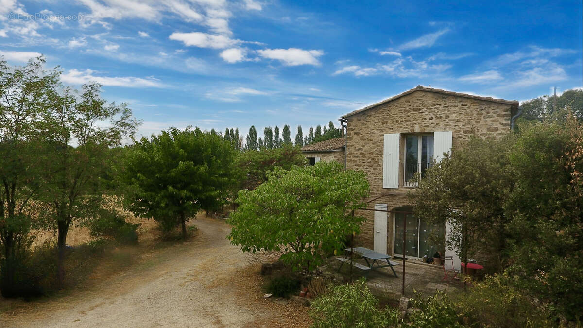 Grignan - mas avec 4 logements - photo 4