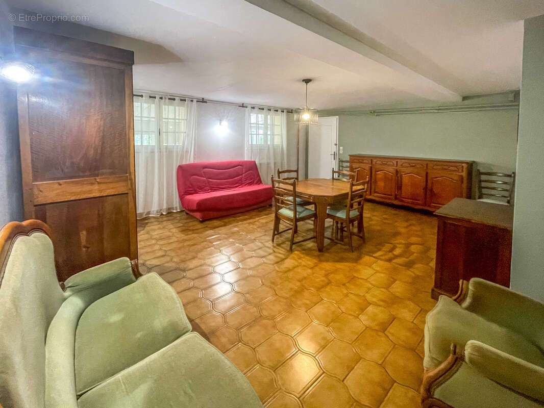 Maison à FONTCOUVERTE