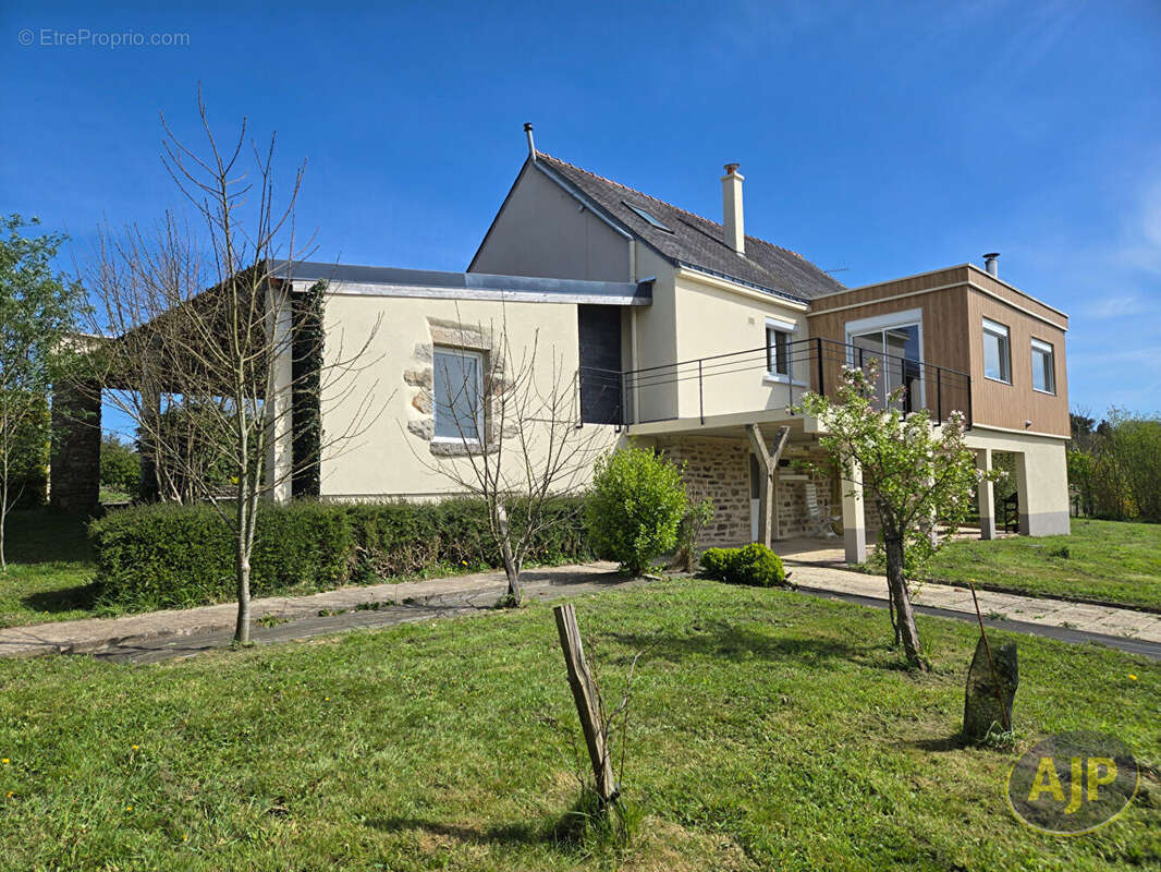 Maison à SAINT-JEAN-BREVELAY