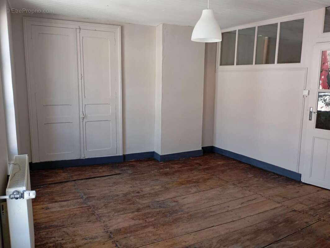 Photo 6 - Maison à VILLEBOIS-LAVALETTE