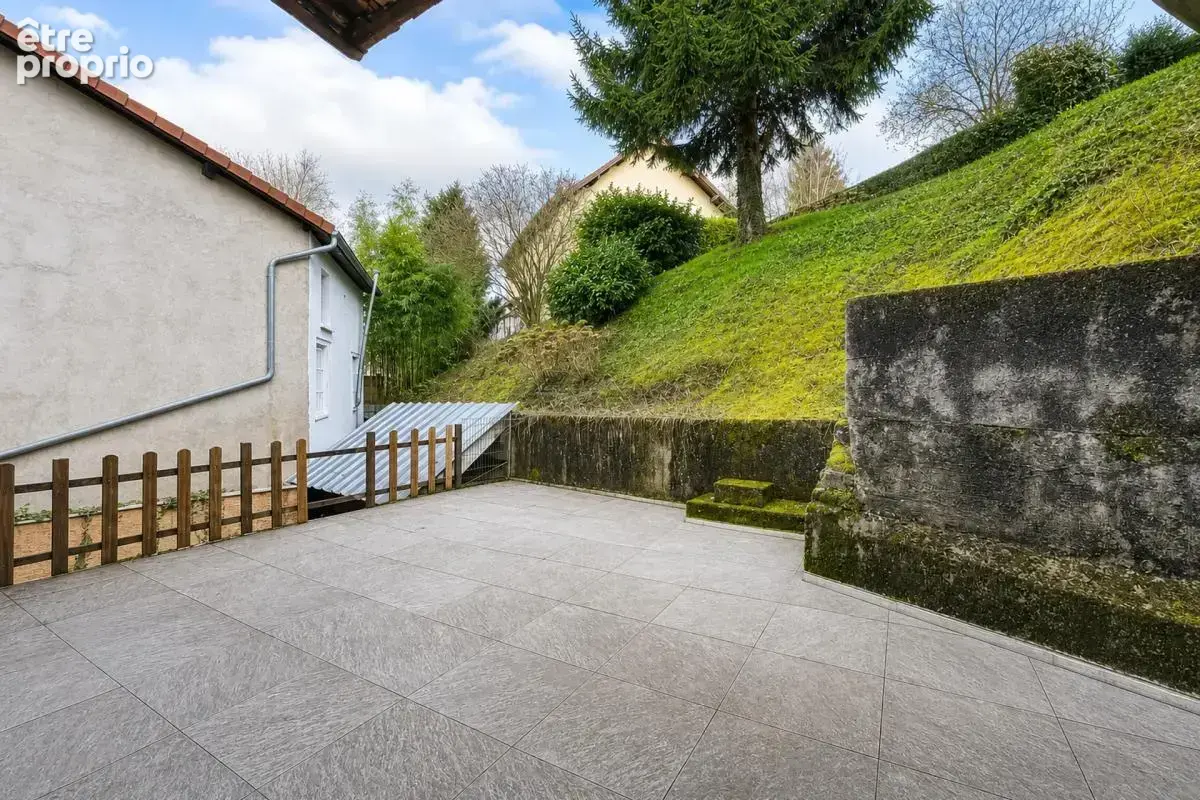 Maison de 4 pièces de 140 m² à Le Pont-de-Beauvoisin - photo 1