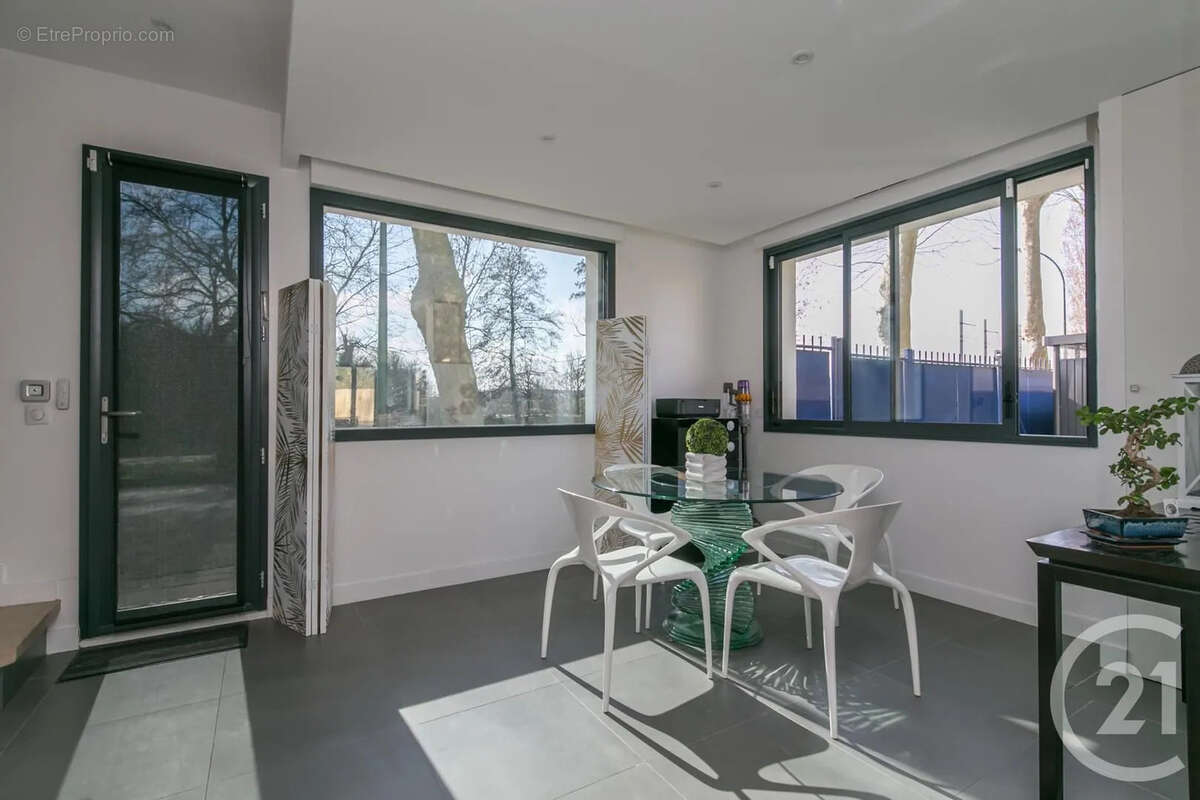 Maison à SAINT-MAUR-DES-FOSSES